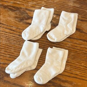 NWOT Little Planet by Carter’s Organic Cotton baby socks with grippers 12-24m
